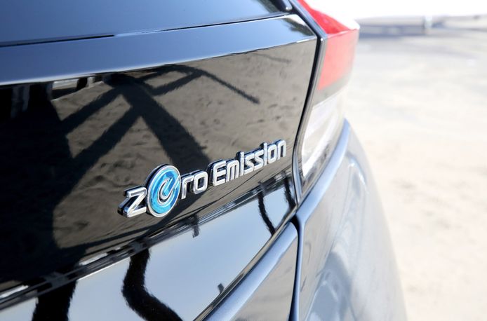 De elektrische Nissan Leaf maakt zich in elk geval lokaal niet schuldig aan luchtvervuiling