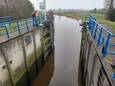 De Snelle Sluis bij Moordrecht verbindt de Hollandsche IJssel met de Ringvaart.