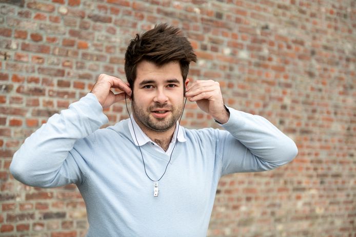 “Ik hoor de fluittoon nog altijd en nog altijd even luid als een jaar geleden, maar dankzij de sessies met de psychologe weet ik nu hoe ik dit een plaats moet geven”, zegt Maarten Contant, die aan tinnitus lijdt.