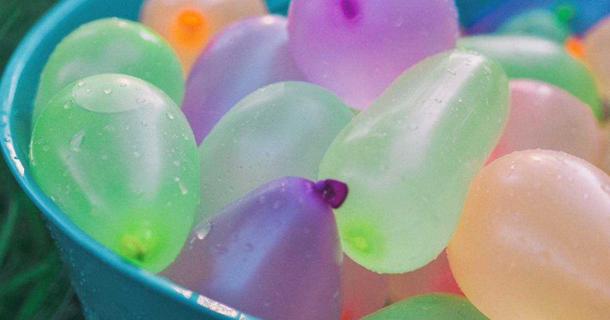 Magazijn boeren inzet Met waterballonnen gooien lijkt onschuldig, maar niet als er steentjes in  zitten | Roosendaal | bndestem.nl