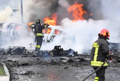 Privévliegtuig stort neer in Milaan: luid gesis en explosie volgen op crash die acht mensen het leven kost