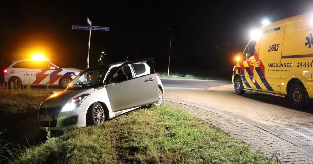 Auto raakt van de weg en belandt in de greppel in Vlijmen, bestuurder gewond