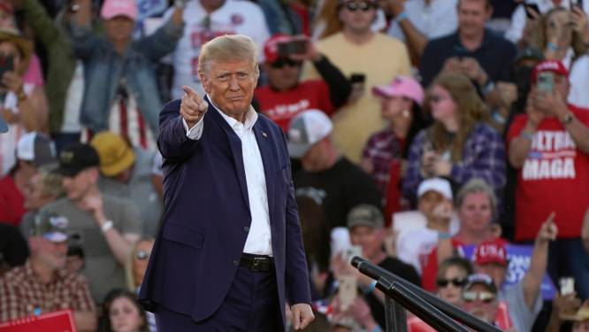Trump doet op eerste campagnebijeenkomst zijn beklag over ‘Stalinistische’ onderzoeken 