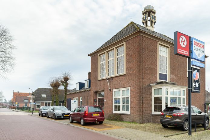 Het is de bedoeling dat er aan de gevel van het voormalig gemeentehuis in Wanneperveen een herdenkingsplaat komt voor de in de Tweede Wereldoorlog doodgeschoten burgemeester Roege.