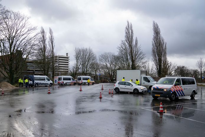 Controle op Vlijmenseweg in Den Bosch.