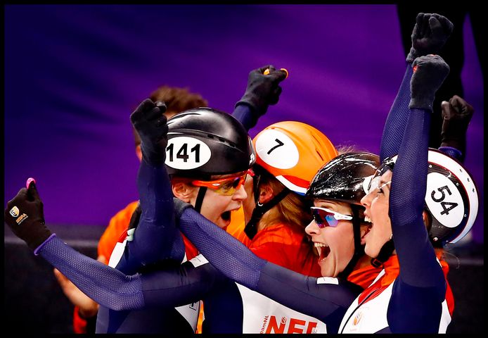 Jorien ter Mors, Suzanne Schulting, Lara van Ruijven en Yara van Kerkhof zijn door het dolle als ze weten dat ze brons hebben gewonnen.