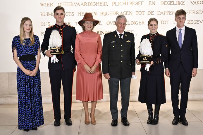 Princes Eleonore, prins Gabriël, koningin Mathilde, koning Filip en prins Emmanuel kwamen Elisabeth aanmoedigen.