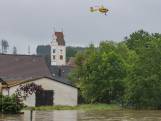 Helikopter evacueert mensen na overstromingen in Zuid-Duitsland