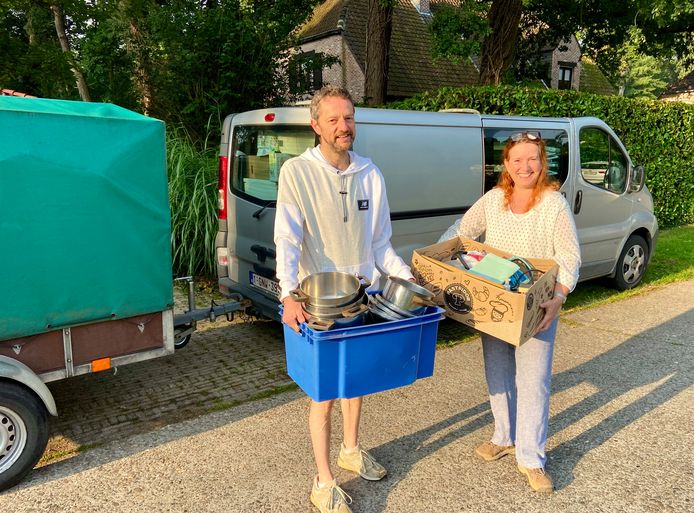 Ingrid en Gert reden zaterdag een derde keer naar Wallonië met ingezamelde spullen.