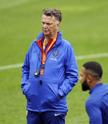 Spelers Oranje negeren fluitende Louis van Gaal op trainingsveld: ‘Dan sta ík voor paal’