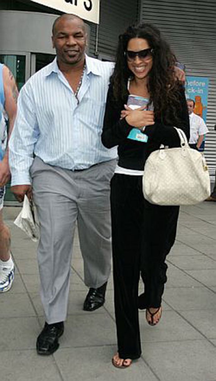 De Mike Tyson van 2009 samen met zijn vrouw Lakiha Spicer.