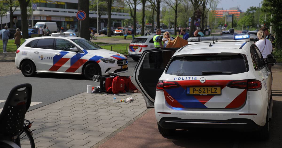 Moeder met kinderwagen aangereden, traumahelikopter opgeroepen.