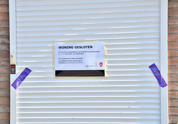 Een papiertje waarop staat dat een woning elders in Utrecht gesloten werd. Foto ter illustratie.