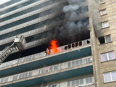 Bewoner in levensgevaar en brandweerman gewond na ontploffing in flatgebouw in Ganshoren: 50 bewoners tijdelijk elders opgevangen