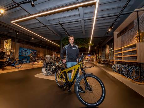 E-bike mét fietstas vliegt over de toonbank: ‘Geen vakantie, wel nieuwe fiets’