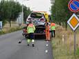 Een persoon is maandagochtend gewond geraakt bij een botsing van een vrachtwagen met een personenauto op de Ettenseweg in Rucphen.