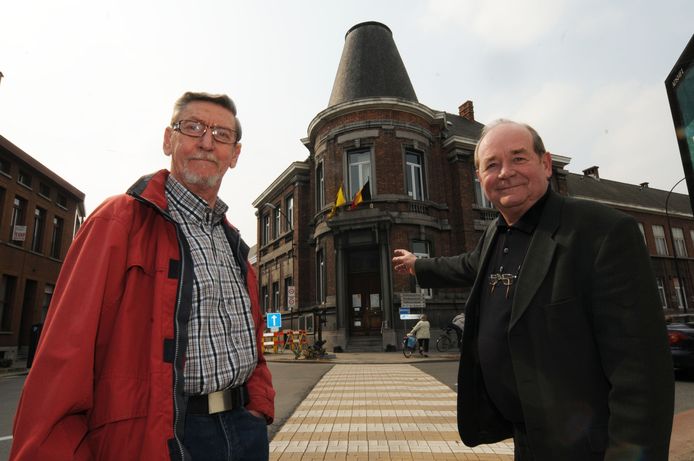Bij het voormalige lokaal van de Heemkring in het oude Campiongebouw
links = secretaris van de Heemkring = Marcel Stappers 
rechts = voorzitter van de Heemkring = makelaar John H. Spruyt