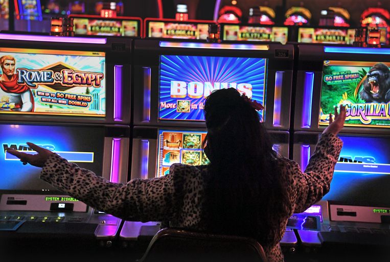 Speler in Holland Casino. Beeld Marcel van den Bergh / de Volkskrant