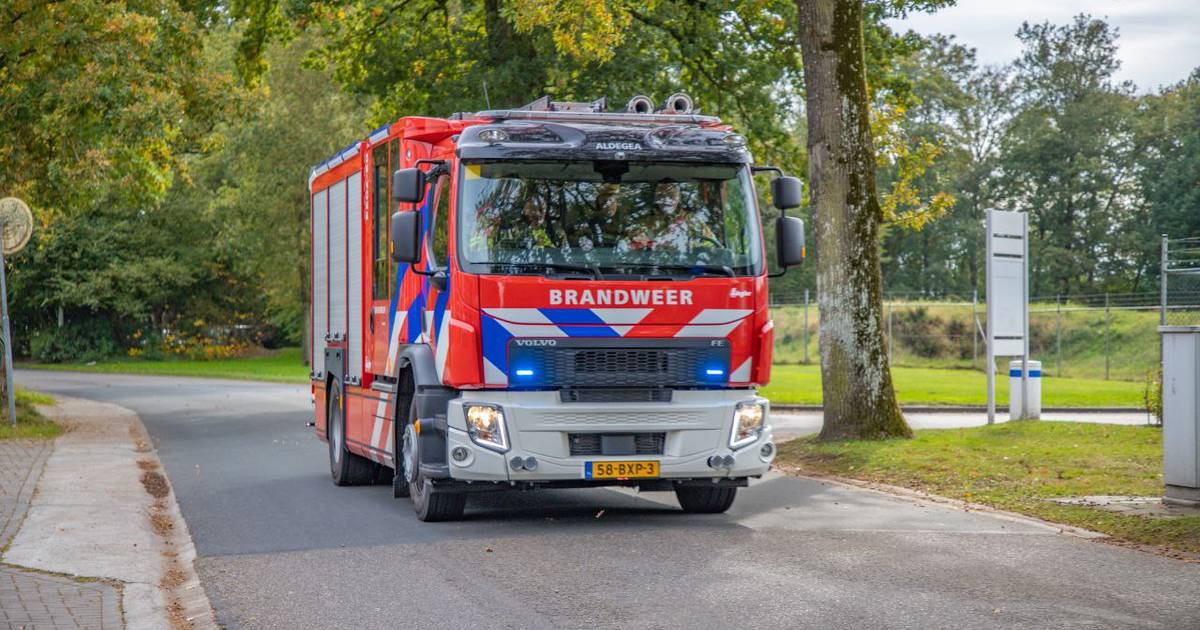 Brandweer blust brand bij Sonac-fabriek op Damsingel in Sumar