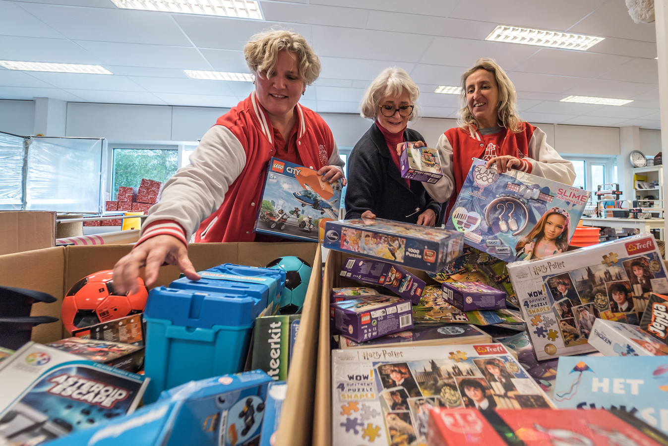 Er moet een nieuwe plek komen voor de ruim 100.000 ingezamelde Sintcadeautjes.