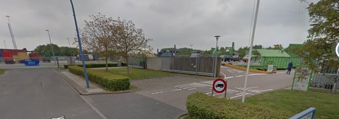 De huidige Avri-milieustraat in Tiel: veel te klein, ouderwerts en in een uithoek