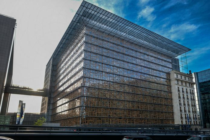 De Europese Raad komt minstens twee keer per halfjaar bijeen in het Europagebouw.
