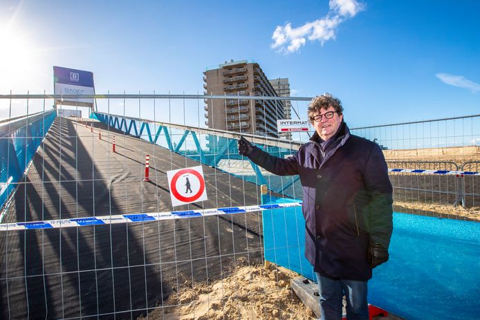 Bart Tommelein, burgemeester van Oostende op het parcours.