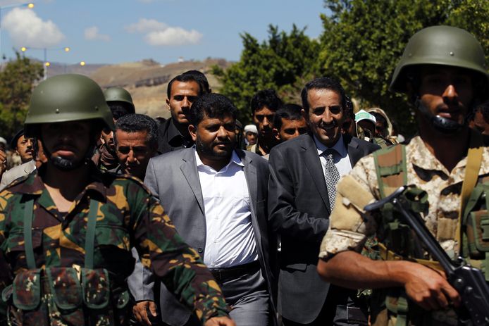 Mohammed Ali al-Houthi (centraal links)