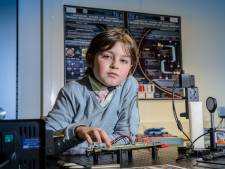 11-jarig 'wonderkind' Laurent behaalt bachelor binnen een jaar én studeert summa cum laude af