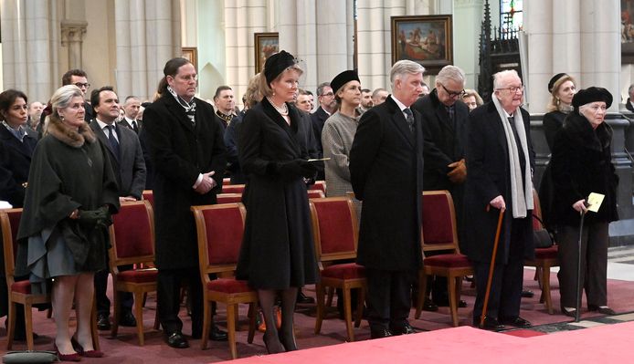 Le roi Philippe et la reine Mathilde, le roi Albert II et la reine Paola, le prince Laurent et la princesse Claire, la princesse Delhpine et James O'Hare assistent à la cérémonie annuelle en hommage aux membres défunts de la Famille Royale.