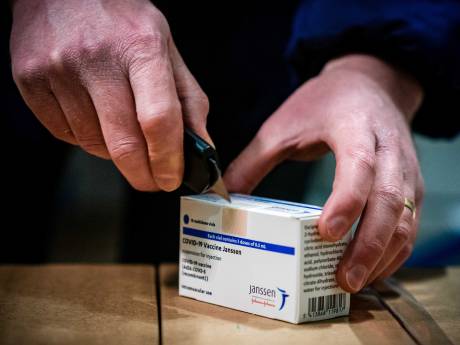 Inenting Janssen-vaccin begint morgen, voordelen wegen op tegen de risico’s