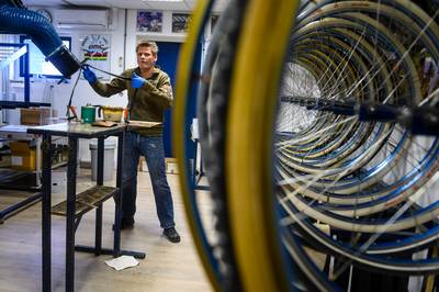 Voor bandenspecialist Nieuwenhuis uit Deurningen is Parijs-Roubaix nog niet voorbij