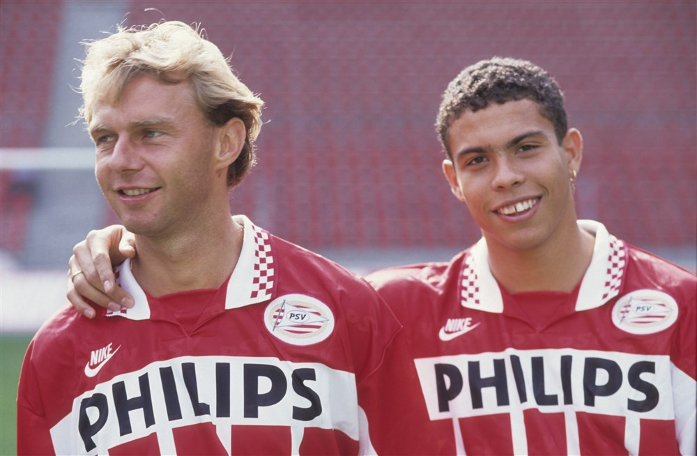 Stan Valckx in zijn eerste periode bij PSV, samen met Ronaldo.