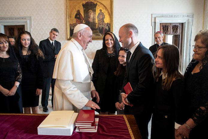 De premier van Malta, Joseph Muscat, bezocht vandaag de paus samen met zijn vrouw en andere familieleden.