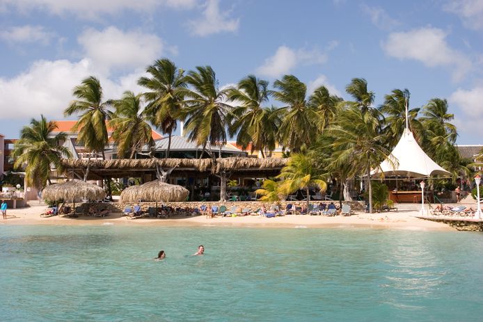 De vakantieresorts op Curaçao zijn open tijdens de lockdown. Sommige vakantievierders zijn liever daar dan in Nederland.