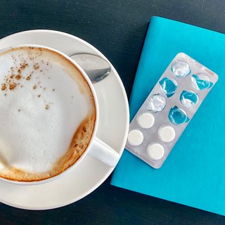 Dit is de impact van koffie op antibiotica