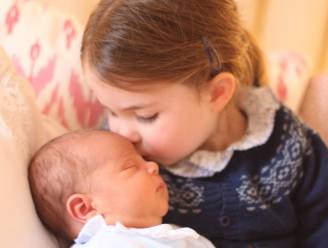 Vertederend: Kate deelt foto's van prins Louis en jarige Charlotte die broertje kust