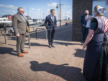 Bunschoten weer even in het middelpunt: Hugo de Jonge haalt resultaten van grootschalig testen op