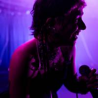 Blu Samu toonde zich een emotionele wegpiraat zonder brokkenpiloot te worden in de Botanique ★★★★☆