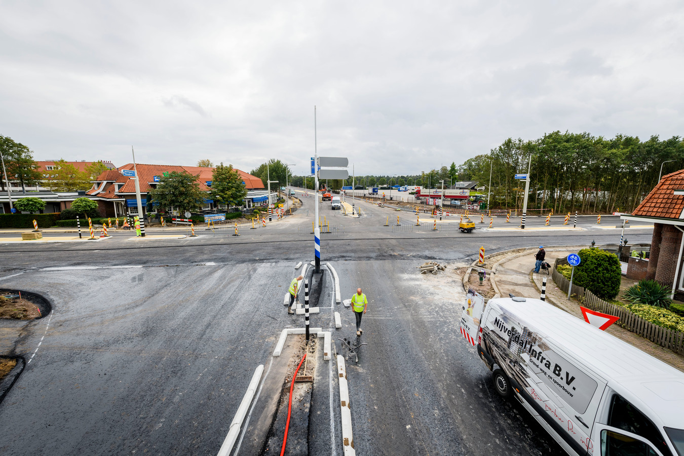 Hè hè Vliegveldstraat tussen Enschede en Hengelo bijna weer open Foto tubantia.nl