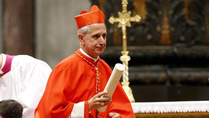 Kardinaal Mario Poli.