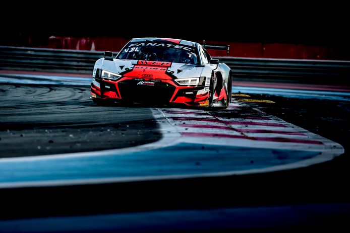 De WRT Audi R8 LMS van Dries Vanthoor, Charles Weerts en Kelvin van der Linde op weg naar de tweede plaats in Paul Ricard.