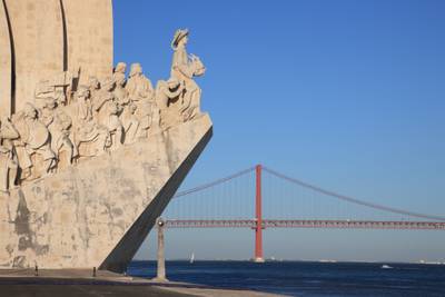 Een van bekendste monumenten ter ere van kolonialisme beklad in Lissabon