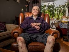 Jaap (83) aan dood ontsnapt na glijpartij op zijn glibberige dak na verwijderen van vogelnestje