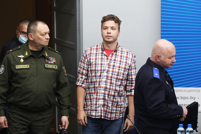Десять лет тюрьмы грозят арестованному белорусскому журналисту угоном самолета