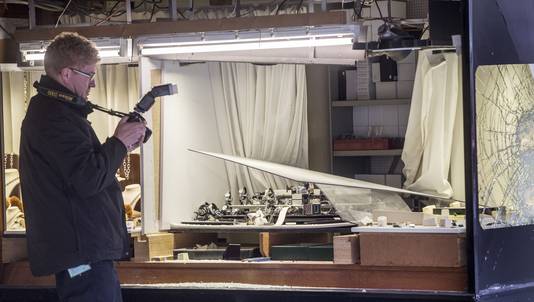 buit ramkraak met heftruck in rotterdam 32 merkhorloges rotterdam ad nl
