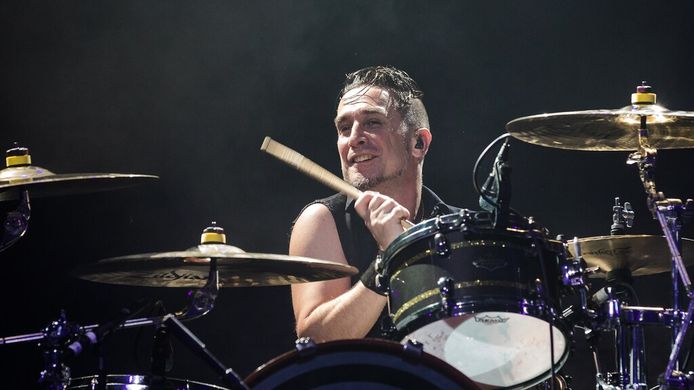 Drummer Pete Parada werd uit de band gezet.