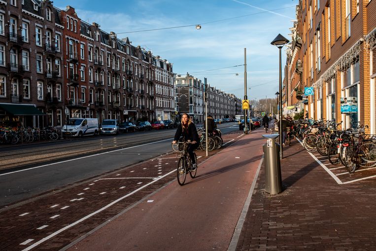 De Frederik Hendrikstraat loopt door het hart van de Frederik Hendrikbuurt.  Beeld Nosh Neneh