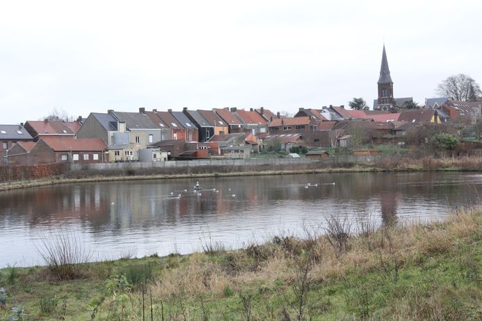 De vijver van Essenbeek beroert de gemoederen in Essenbeek.