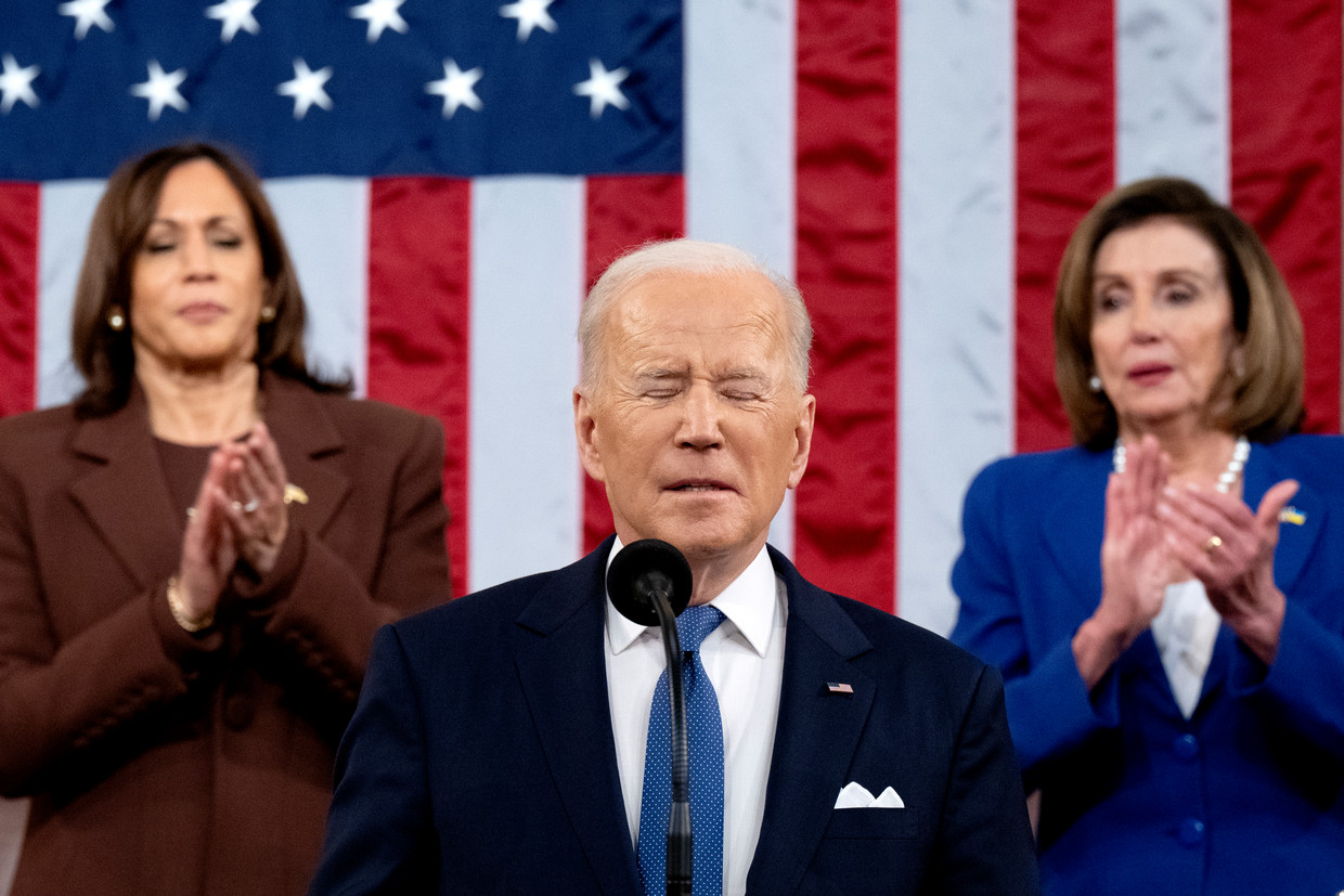Joe Biden houdt zijn eerste State of the Union, geflankeerd door vicepresident Kamala Harris en voorzitter van het Huis van Afgevaardigden Nancy Pelosi, 1 maart 2022.  Beeld Getty